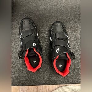 Peloton women’s size 7 shoes